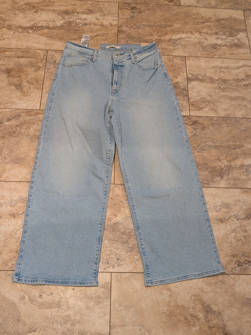 Levi's Light Blue Women's Classic Straight Jeans High-rise Wide Leg 31x27. Nwt